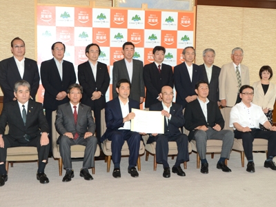 6月18日（月曜日）愛媛県薬事振興会との災害時における被災者支援に関する協定締結式（県庁）の画像