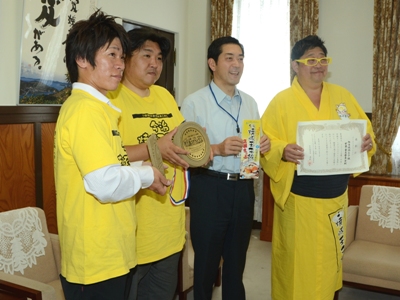 6月22日（金曜日）今治焼豚玉子飯世界普及委員会関係者の訪問（県庁）の画像