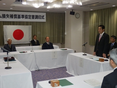 3月1日（金曜日）山鳥坂ダム建設事業に伴う損失補償基準に関する協定書調印式（松山市内）の画像