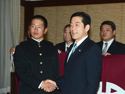 3月6日（水曜日）選抜高等学校野球大会出場校に対する愛媛県応援旗贈呈式（県庁）の画像