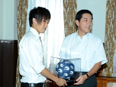 8月6日（火曜日）フリースタイル・フットボーラ―徳田耕太郎氏の訪問（県庁）の画像