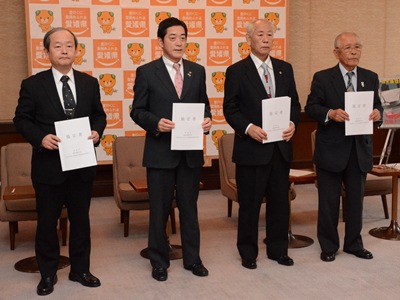 1月21日（水曜日）愛媛県宅地建物取引業協会ほかとの危険ドラッグの販売等の防止に関する協定締結式（県庁）