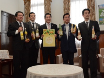 2月25日（水曜日）県内酒造メーカーの訪問（県産果実を使用した「愛あるえひめのリキュール」の完成報告）（県庁）の画像