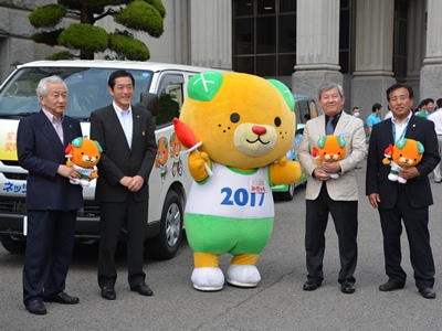 5月14日（木曜日）愛顔つなぐえひめ国体・えひめ大会「オフィシャルサプライヤー」協賛自動車引渡式（県庁）の画像