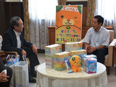 8月20日（木曜日）製紙会社の訪問（みきゃんのデザインを使用した商品の発売報告）（県庁）の画像