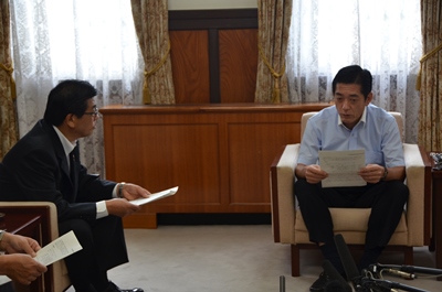 9月10日（木曜日）四国電力社長らの訪問（伊方発電所に係る訪問対話活動の結果、緊急時の作業スペース確保等に関する報告）（県庁）の画像