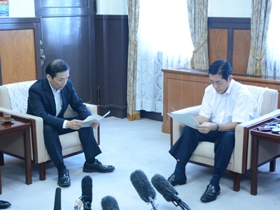 9月11日（金曜日）資源エネルギー庁長官らの訪問（伊方発電所の安全対策等に係る国への要望に対する回答）（県庁）の画像