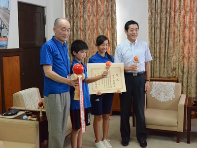 9月24日（木曜日）全日本少年少女けん玉道選手権大会に出場した県内小学生らの訪問（県庁）の画像