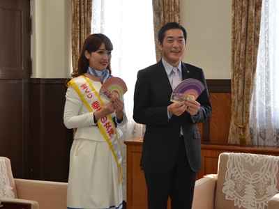 11月30日（月曜日）宝くじ幸運の女神らの訪問（県庁）