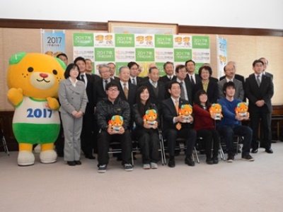 3月7日（月曜日）「愛顔つなぐえひめ大会」選手団サポートボランティア養成協力校委嘱状贈呈式（県庁）の画像