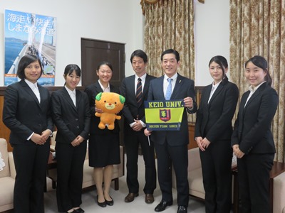 3月14日（月曜日）私立大学女子サッカー部選手、監督らの訪問（県庁）の画像