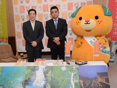4月4日（月曜日）大手コンビニエンスストアの訪問（県産食材を使用した「えひめいやしの南予博2016」応援商品の発売報告）（県庁）の画像