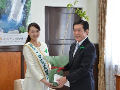 4月26日（火曜日）苗木贈呈セレモニー（県庁）の画像