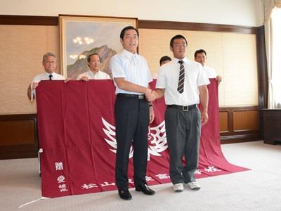 8月2日（火曜日）全国高等学校野球選手権大会出場校に対する県応援旗贈呈式（県庁）の画像