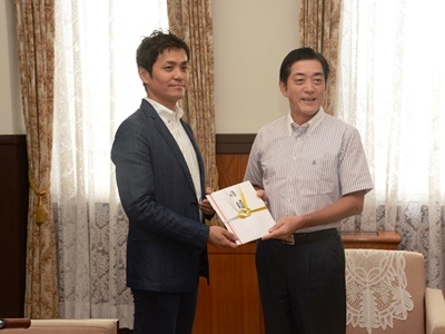 9月15日（木曜日）自転車販売会社の訪問（愛媛県自転車新文化推進基金への寄附）（県庁）の画像