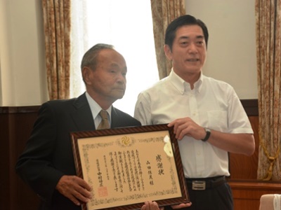 9月21日（水曜日）ふるさと愛媛応援寄附金への寄附に伴う感謝状贈呈式（県庁）の画像