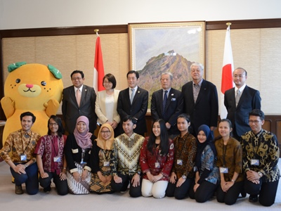 4月3日（月曜日）インドネシアの大学生によるミュージカル劇団代表、団員らの訪問（県庁）の画像