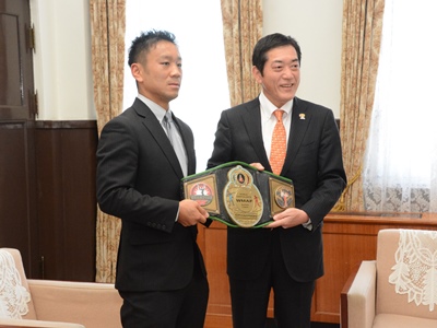 4月24日（月曜日）プロ格闘家恭士郎氏の訪問（県庁）の画像