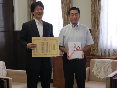 8月4日（金曜日）あったか愛媛NPO応援基金への寄附に伴う感謝状贈呈式（県庁）の画像