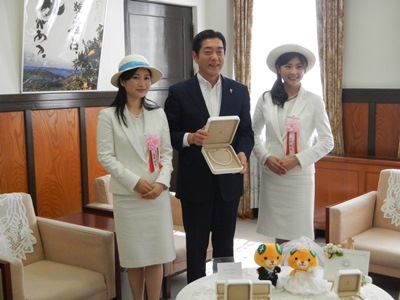 5月25日（金曜日）えひめけんぎょれんミズ・オンドアールの訪問（県庁）の画像