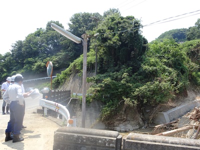 7月17日（火曜日）平成30年7月豪雨災害に係る被災地視察（松山市東大栗）の画像