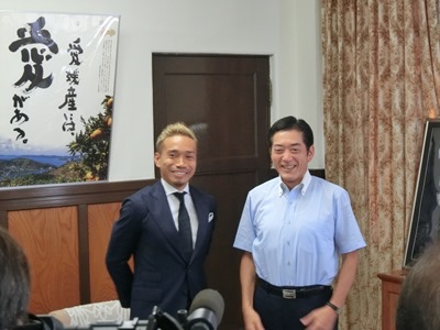7月18日（水曜日）サッカーワールドカップ日本代表　長友佑都選手の訪問（県庁）の画像