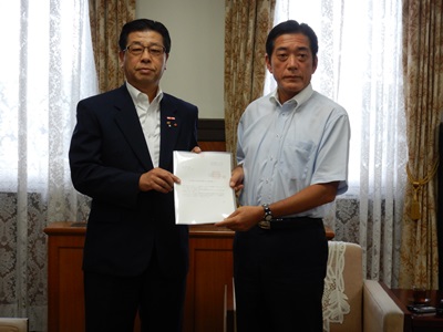 10月10日（水曜日）四国電力社長らの訪問（伊方発電所2号機の廃止措置等に関する報告）（県庁）の画像