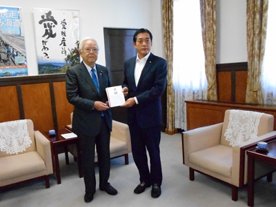 10月19日（金曜日）国際ロータリー四国地区からの災害義援金贈呈式（県庁）の画像