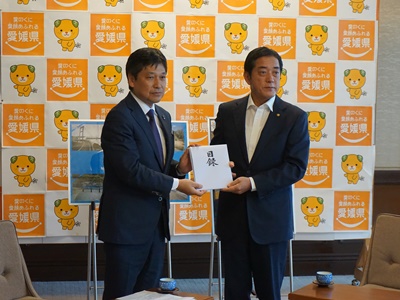 10月19日（金曜日）三原産業株式会社からの災害義援金贈呈式（県庁）の画像
