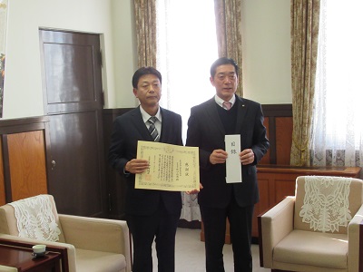 2月13日（水曜日）あったか愛媛NPO応援基金への寄附に伴う感謝状贈呈式（県庁）の画像