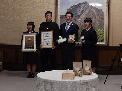 2月15日（金曜日）県立大洲農業高等学校生徒らの訪問（県庁）の画像
