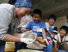 こんにゃくのやわらかい感触が子供に大人気