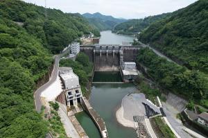 肱川発電所全景