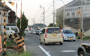 横水踏切前後の道路状況