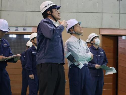 4月21日（日曜日）豊後水道を震源とする地震に係る被害状況視察（宇和島市 総合体育館）