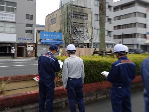 4月21日（日曜日）豊後水道を震源とする地震に係る被害状況視察（宇和島市錦町）