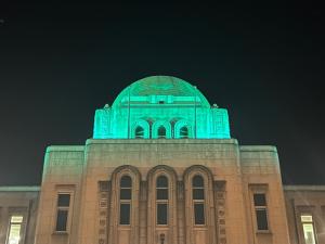 県庁本館ドームのライトアップ写真