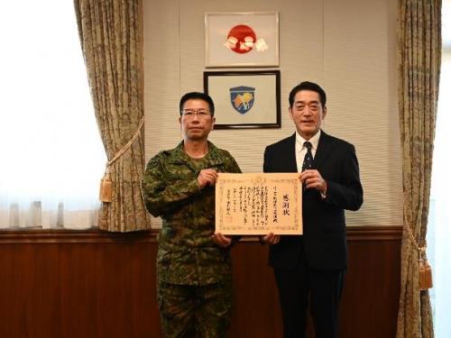 4月21日（月曜日）林野火災における消火活動に対する感謝状贈呈式（香川県）