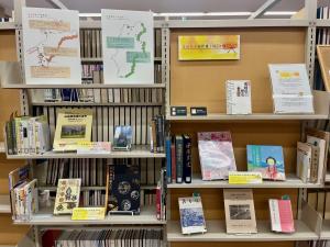 県立長野図書館展示の写真