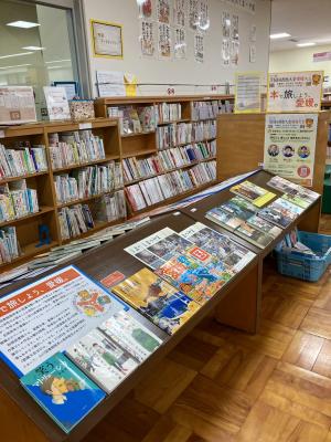 指宿市立指宿図書館展示の写真
