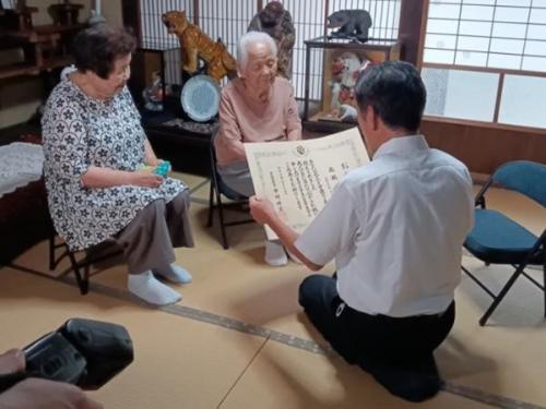 9月11日(木曜日)「老人の日」に伴う長寿者訪問(新居浜市)