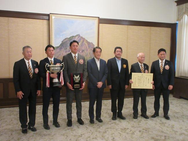 1028_愛媛マンダリンパイレーツ知事表敬訪問・愛顔のえひめ文化・スポーツ賞授与式