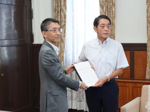 10月6日(月曜日)職員の給与等に関する報告及び勧告(県庁)