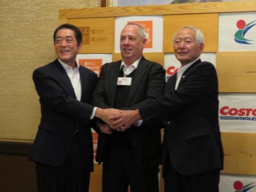 10月22日(水曜日)コストコホールセールジャパン株式会社の本県への出店に関する東温市長との記者発表(県庁)