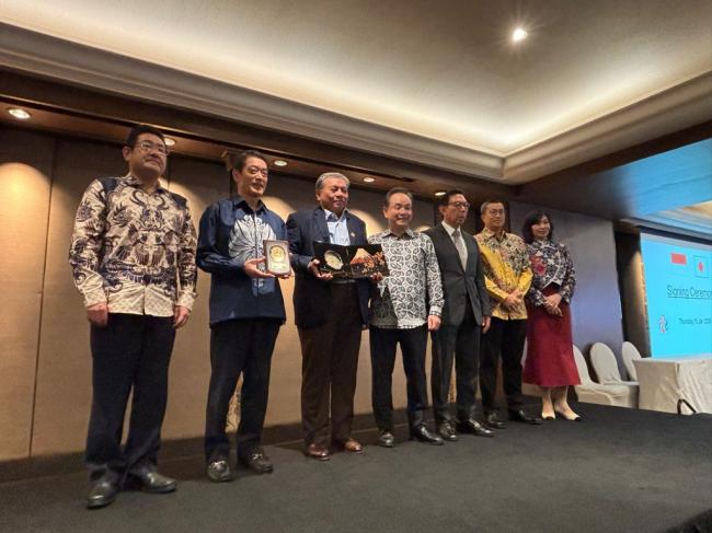 115①_令和７年度ベトナム・インドネシア経済交流ミッション（インドネシア商工会議所（KADIN）との覚書締結式）