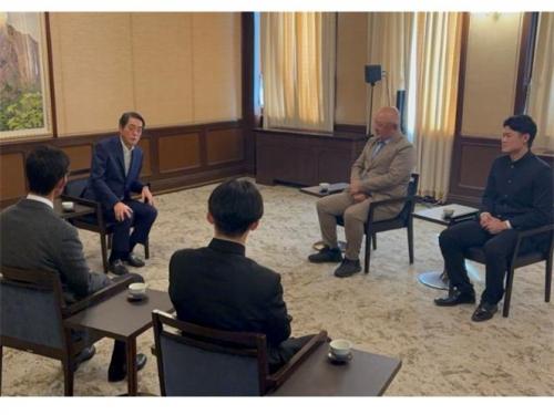 2月3日（火曜日）慶應義塾体育会野球部選手、監督らの訪問（県庁）