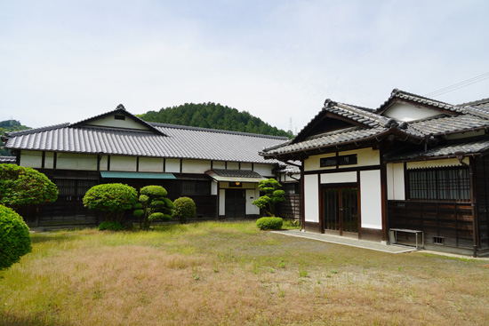 旧住友鉱業株式会社別子鉱業所長社宅主屋ほか７件の画像