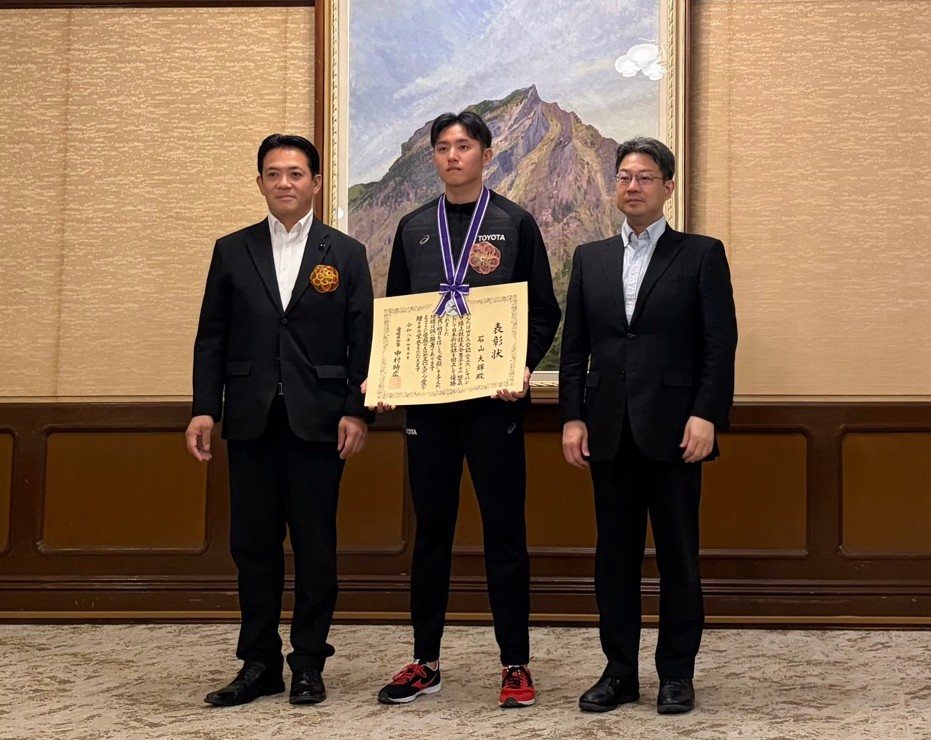 石山大輝選手の知事表敬訪問（兼 愛顔のえひめ文化・スポーツ賞表彰式