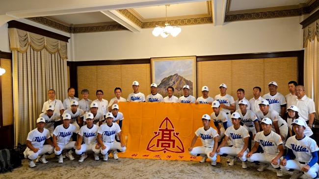 第108回全国高等学校野球選手権大会出場校に対する愛媛県応援旗贈呈式