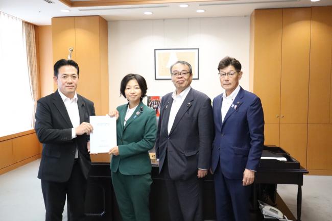 723_全国都道府県議会議長会社会文教委員会要請活動(文部科学省)